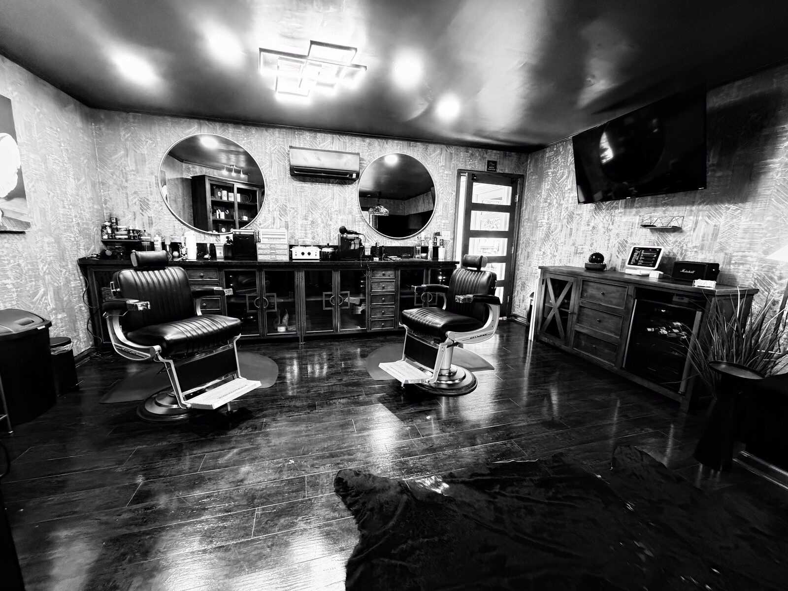 Main barber floor with classic chairs
